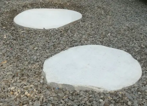 Product image of the product “Stepstone cut from original Riverstone, not polished, in the sizes from 35 to 60cm, natural ”